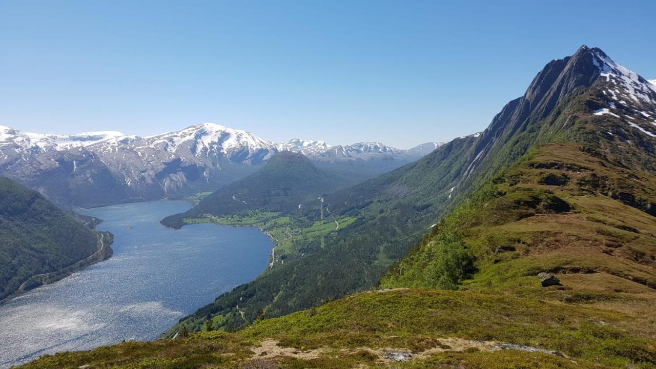 Between Fjord Og Glacier Ålfoten Екстериор снимка